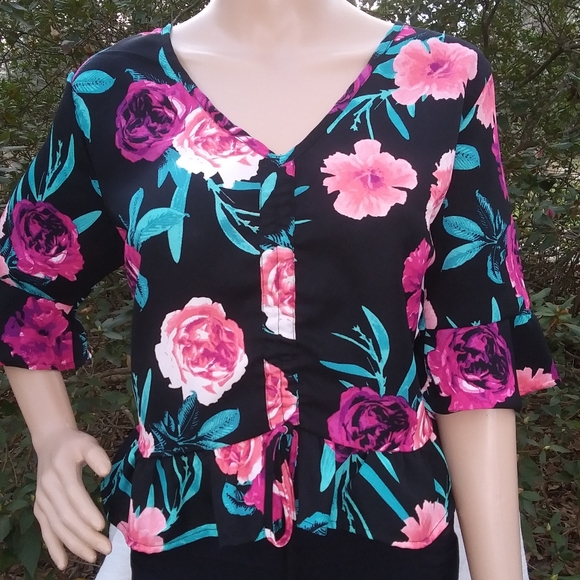 NWT "Derek Hart" black floral 3/4 sleeve blouse - Picture 2 of 9